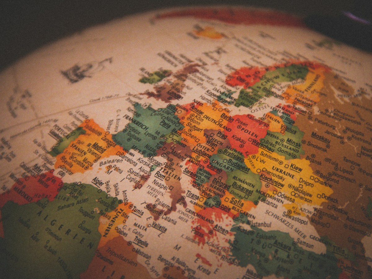 Sprichwörter verbinden Welten – Worte, die überall verstanden werden.